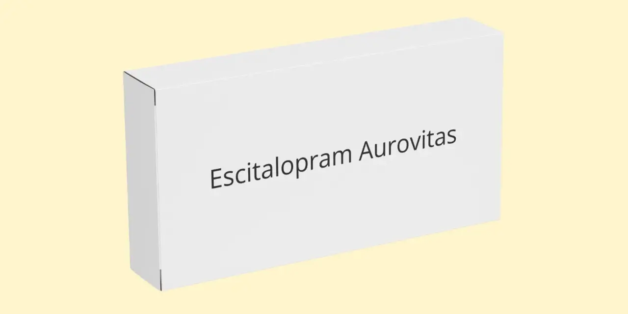Białe pudełko leku Escitalopram Aurovitas, który pomaga w leczeniu depresji i zaburzeń lękowych.