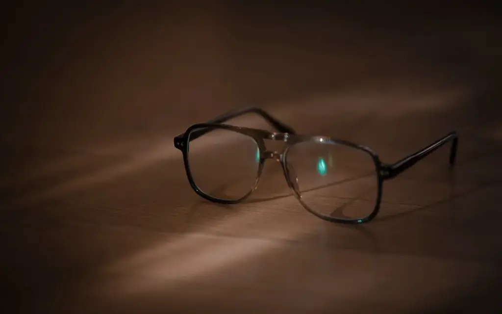 Powłoki antyrefleksyjne, blue light, fotochrom – co warto wybrać?