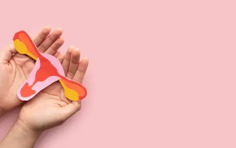 Czy jajniki zanikają po menopauzie? Poznaj skutki dla zdrowia
