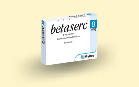 Opakowanie leku Betaserc 8 mg, zawierające 30 tabletek. Producent: Mylan.