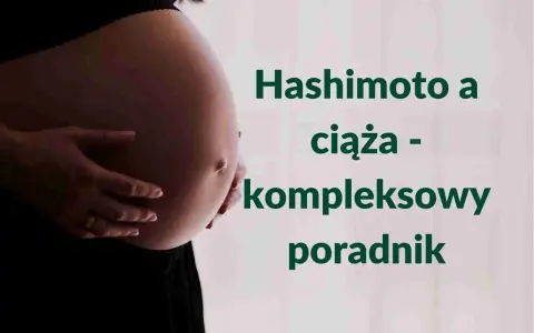 Brzuch kobiety w ciąży, obok tekst: "Hashimoto a ciąża - kompleksowy poradnik".