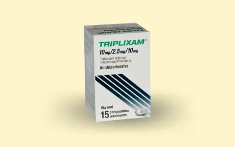 Opakowanie leku Triplixam 10mg/2.5mg/10mg, zawierające 15 tabletek.