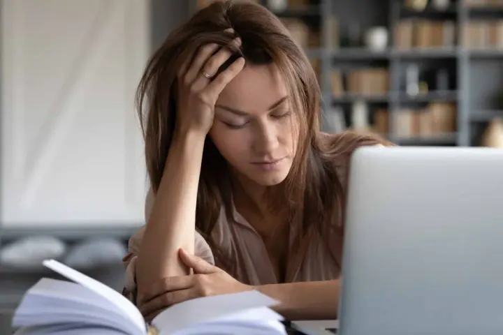 Ciągłe zmęczenie i senność: jakie badania mogą pomóc w diagnozie?