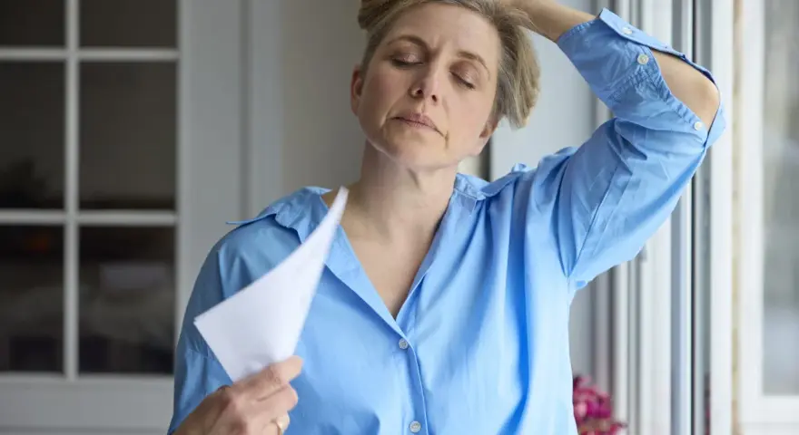 Menopauza kiedy najwcześniej? Objawy i przyczyny przedwczesnej menopauzy