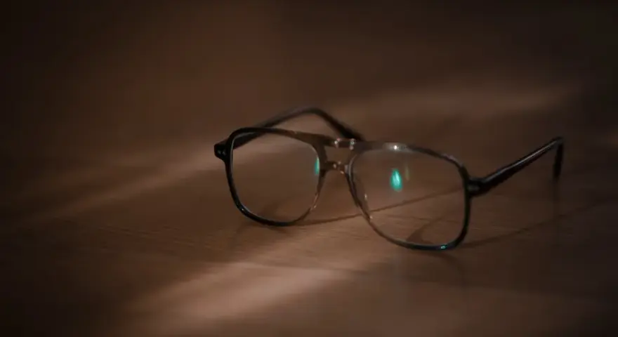 Powłoki antyrefleksyjne, blue light, fotochrom – co warto wybrać?