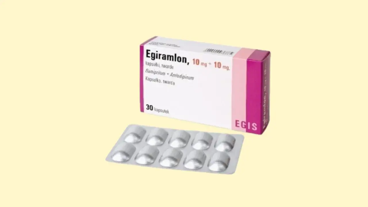 Opakowanie leku Egiramlon 10 mg + 10 mg, 30 kapsułek, oraz blister z dziesięcioma kapsułkami.
